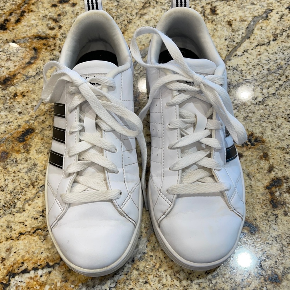 Women’s adidas tennis shoes with navy stripes size 6